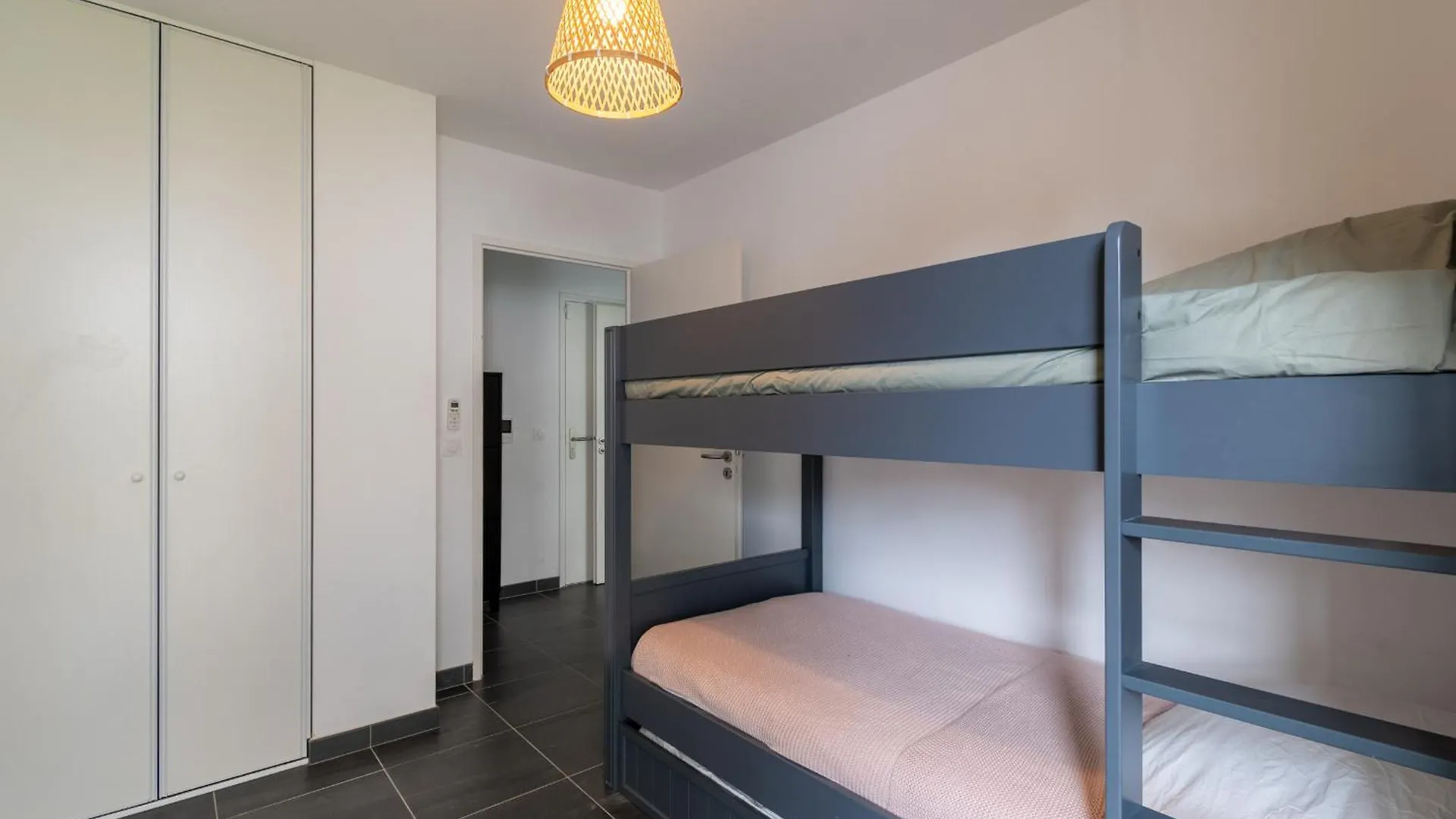 Appartement 70 M2 Climatise Avec Balcon Et Parking Marseille