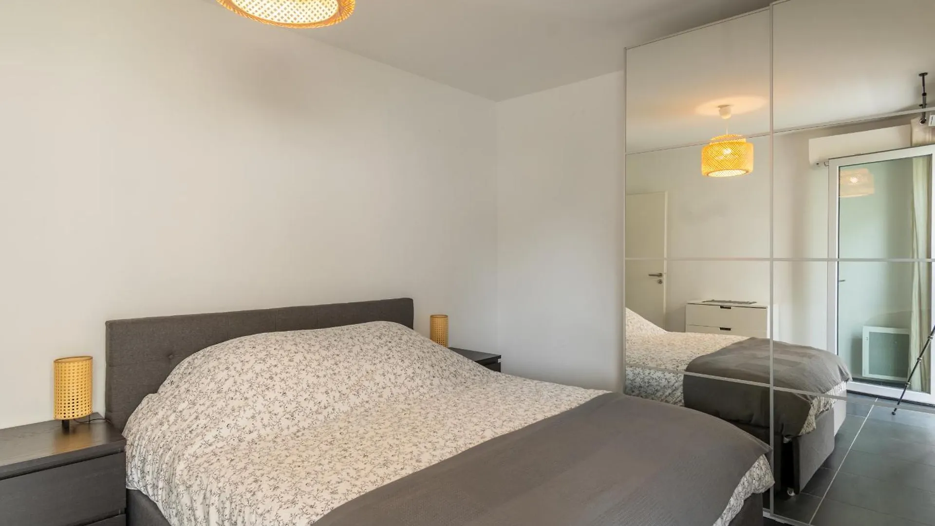 Appartement 70 M2 Climatise Avec Balcon Et Parking Marseille