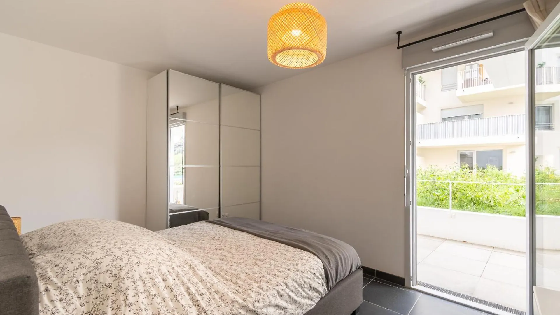 Appartement 70 M2 Climatise Avec Balcon Et Parking Marseille