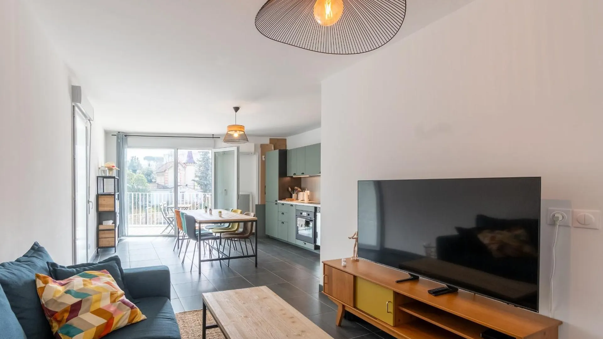 Appartement 70 M2 Climatise Avec Balcon Et Parking Marseille