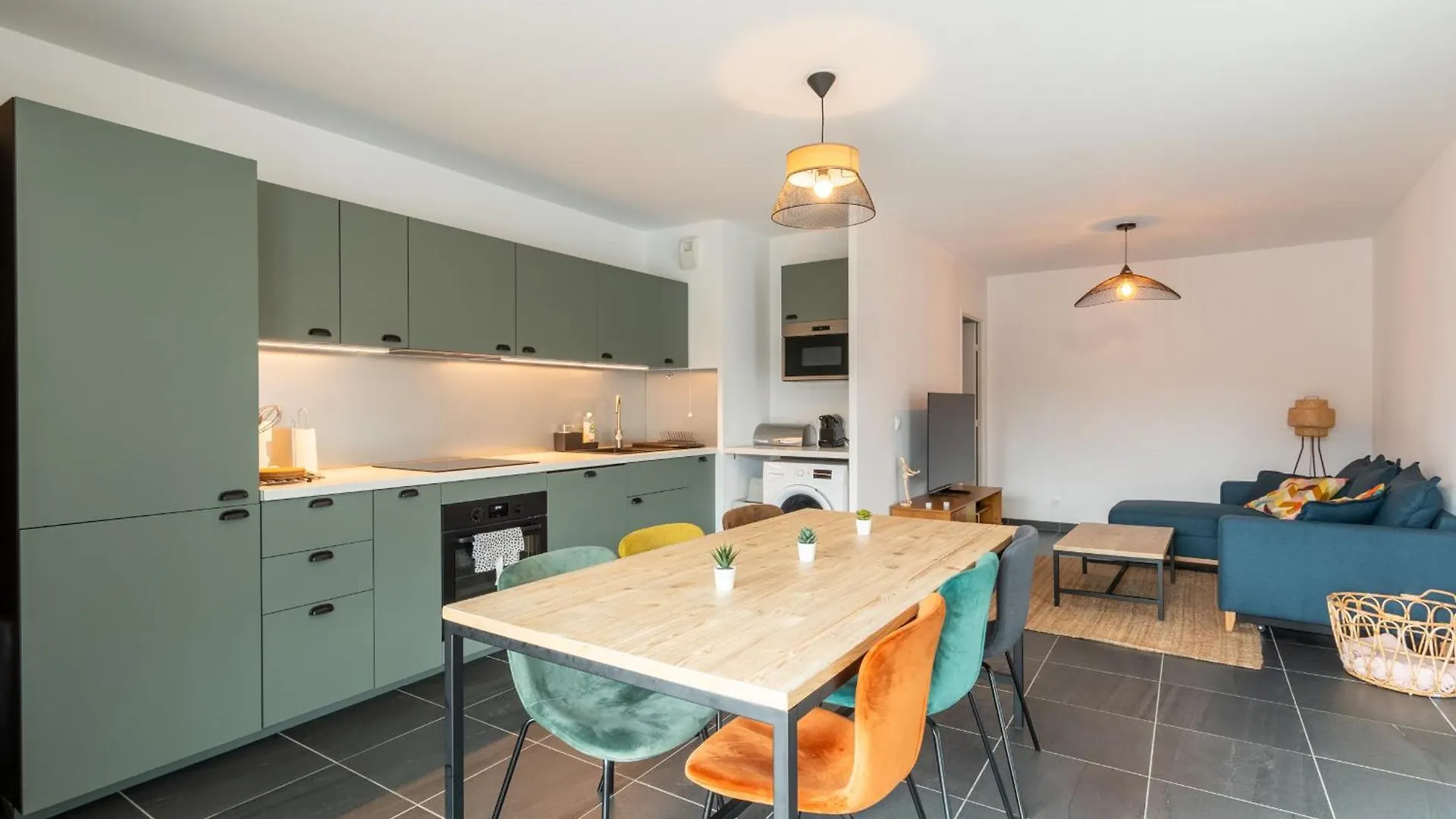 Appartement 70 M2 Climatise Avec Balcon Et Parking location