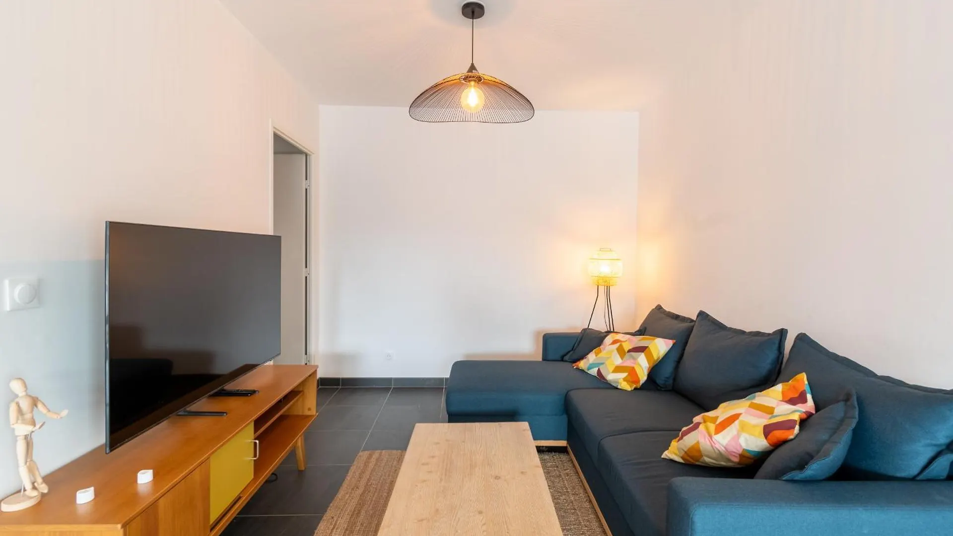 Appartement 70 M2 Climatise Avec Balcon Et Parking Marseille