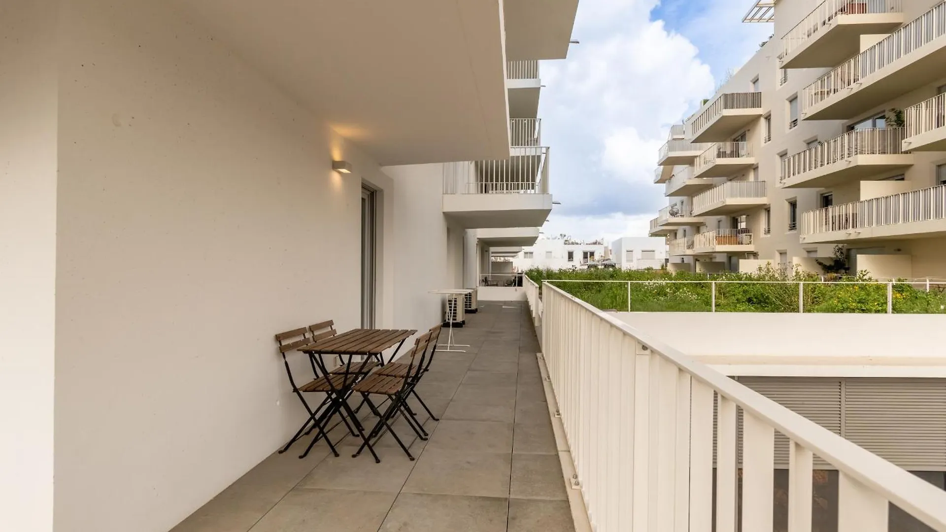 Appartement 70 M2 Climatise Avec Balcon Et Parking Marseille France