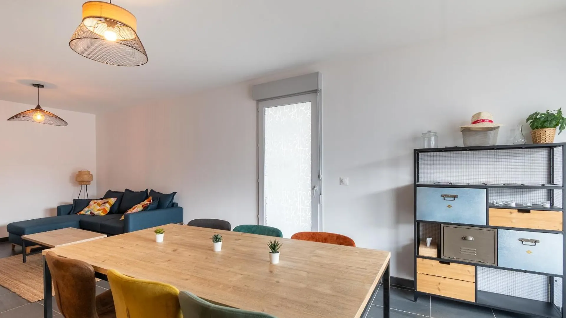 Appartement 70 M2 Climatise Avec Balcon Et Parking Marseille France