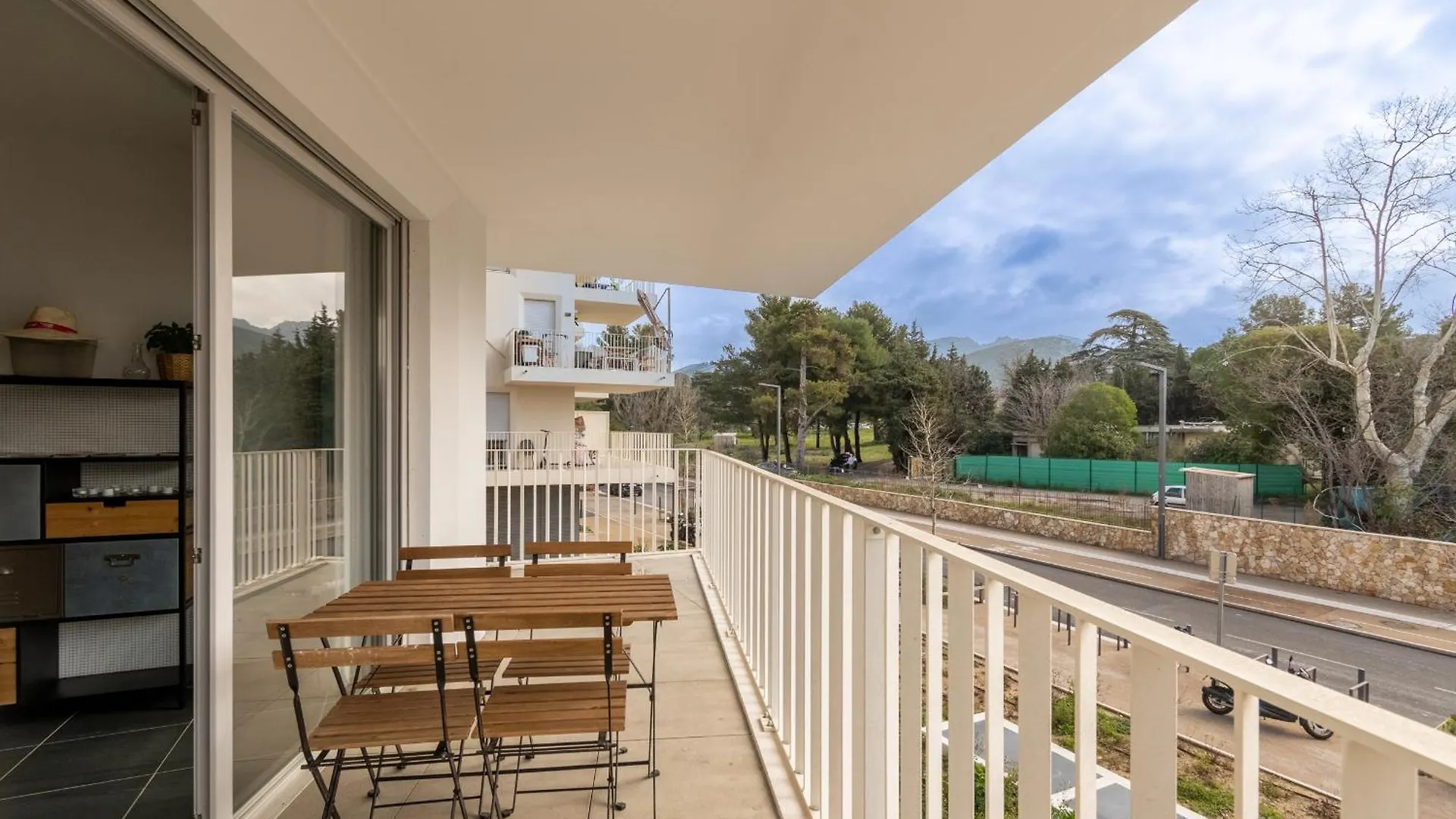 Appartement 70 M2 Climatise Avec Balcon Et Parking Marseille