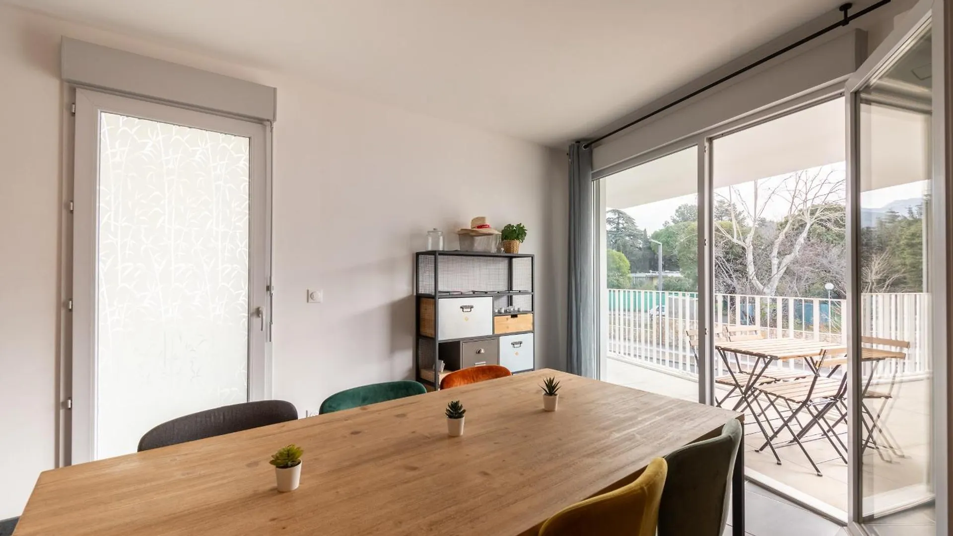 Appartement 70 M2 Climatise Avec Balcon Et Parking Marseille